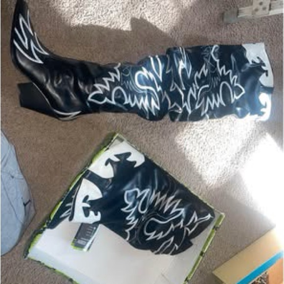 Heels and hats - Picture 3 of 13